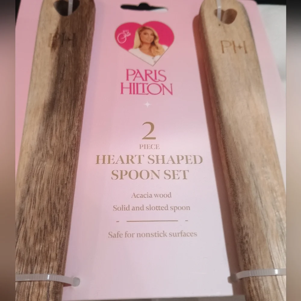 New Paris Hilton Heart Shaped Wooden Spoon 2 Set - Natural Wood